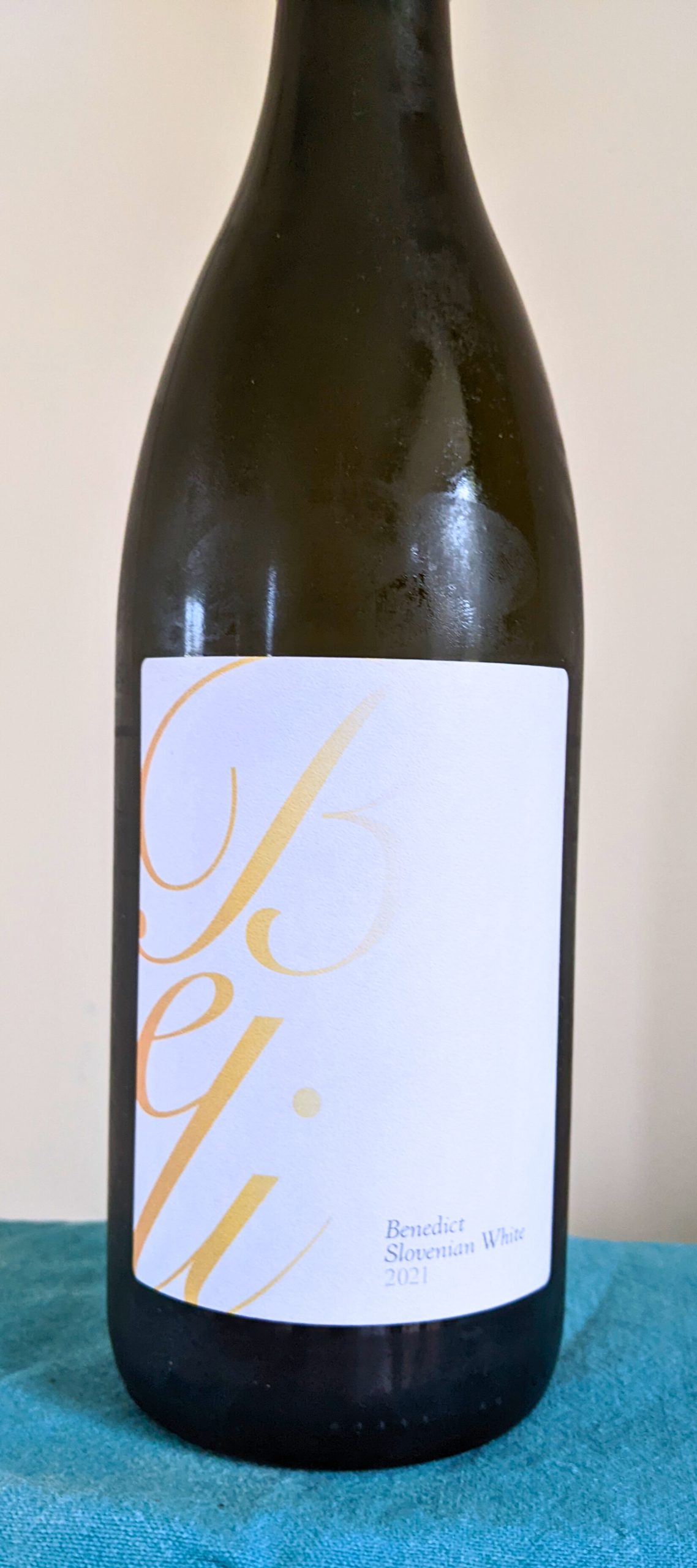 Benedict Slovenian White bottle